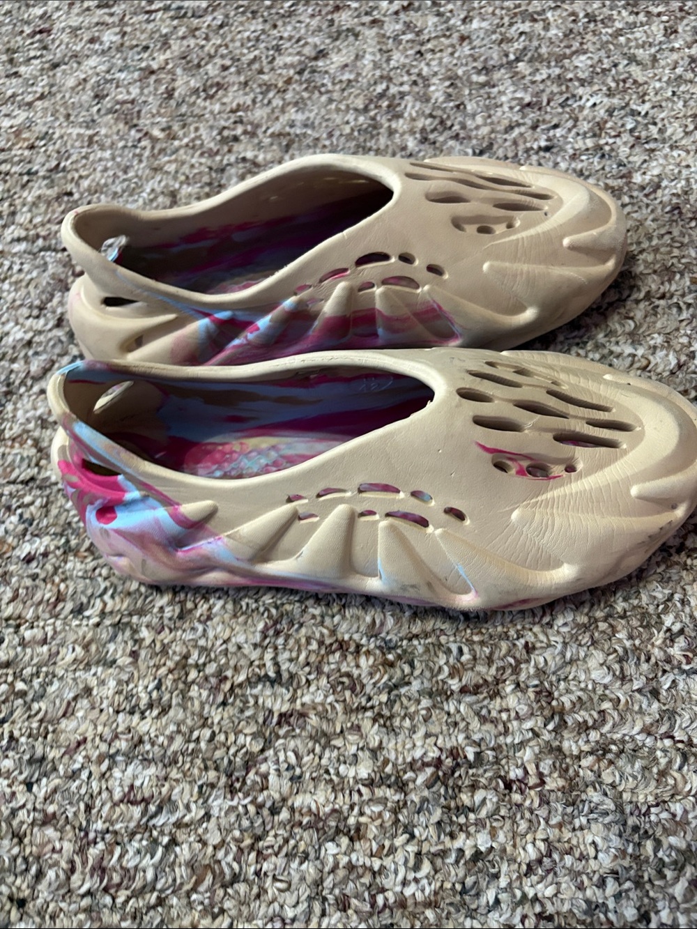 Slip-On Foam Shoes in Beige with Pink and Blue Accents